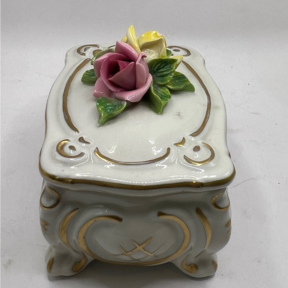 Dresden Porcelain Trinket Box - Picture 4 of 8